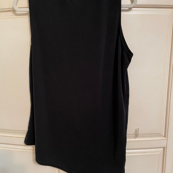 A Symmetrical Tank Top - Picture 2 of 6